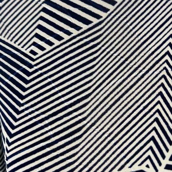 Long layered bell sleeve navy and cream jacquard print top size medium - Picture 4 of 6